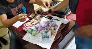 Main Judi saat Ramadan, Brak!.. Pelaku Tak Berkutik saat Polisi Datang