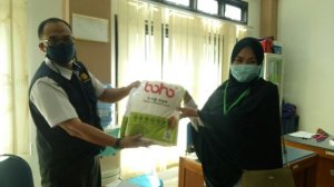 Giliran Tenaga Kesehatan  Desa Terjauh di Sidrap Dapat APD Lengkap