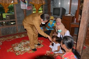 Bocah Pengidap Hidrosefalus dapat Santunan Bupati Sidrap