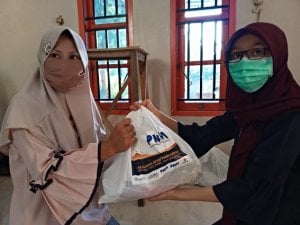 Karyawan PNM Kumpulkan dan Bagikan 25.000 Paket Sembako Bersama Baznas