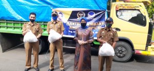 Wujud Kepeduliaan, Hasnah Syam Tepati Janjinya Bantu Ribuan Honorer