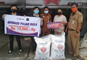 Bulog Bersama Disdagrin Sidrap Gelar Operasi Pasar Gula Door to Door