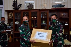 Pangdam Hasanuddin Terima Bantuan Almatkes Covid-19 dari Sekjen Kemenhan