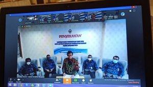 Kereeeen, Kepala BPK Sulsel Kenakan Batik Rongkong di Acara Penyerahan LHP LKPD