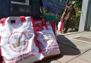 Salurkan Bansos, Jokowi Harap Jangkau 55 Persen Penduduk Indonesia