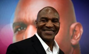 Holyfield Bakal Naik Ring Melawan Tyson?