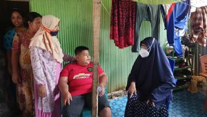 Bocah Korban Bully, Anggota DPR Hasnah Syam Kunjungi Kediaman Keluarga Rizal