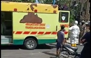 Petugas Medis Berpakaian Lengkap Kejar Pasien yang Kabur dari RS, Begini Akhirnya