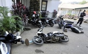 Bansos Tak Merata, Kantor Desa Porak-poranda Dirusak Massa