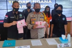Remaja Putri Tepergok Tengah Berbuat Terlarang di Rumah