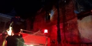 Damkar Sulit Masuk, Rumah Pedagang Pulsa Hangus Terbakar