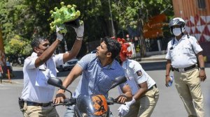 Ratusan Polisi India Positif Covid-19, 4 Meninggal
