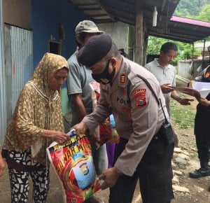 Bansos Dipolitisasi Sedemikian Rupa, Direktur DEEP Indonesia Nilai Ciderai Proses Demokrasi