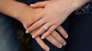 Kesal Calon Suami Selingkuh dengan Istri Orang, Cewek Ini Jual Cincin Tunangan