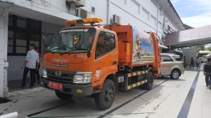 Solusi Baru Atasi Sampah, Pemkot Makassar Hadirkan Truk Compactor