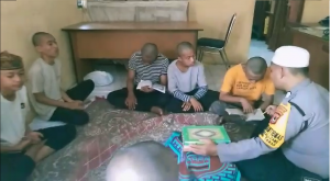 Sanksi Mendidik, Pelaku Tawuran Dibotaki Lalu Diajar Ngaji
