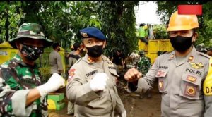 Soliditas TNI-Polri Mempercepat Pemulihan Pasca Banjir Bandang di Bantaeng