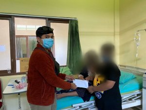 Santuni Bocah yang Rawat Orang Tuanya Karena Lumpuh, Keluarga Babil: Terima Kasih Wagub Sulsel