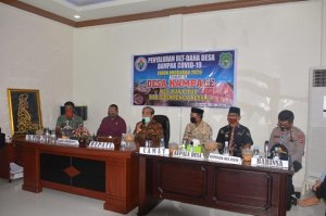Pantau Penyaluran BLT, Bupati Sidrap Ingatkan Warga Disiplin Terapkan Protokol Kesehatan