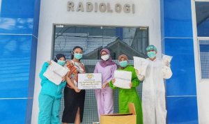 Alumni Smansa 05 Makassar Berbagi APD di Sulawesi Tengah
