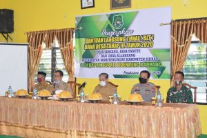 Bupati Sidrap Serahkan BLT Dana Desa Tahap III di Kecamatan Maritengngae