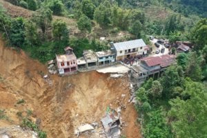 Gubernur Duga Alih Fungsi Lahan Jadi Penyebab Longsor di Poros Palopo – Toraja
