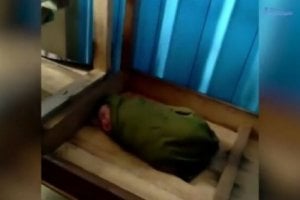 Kasihan! Bayi Perempuan Dibuang di Depan Kios