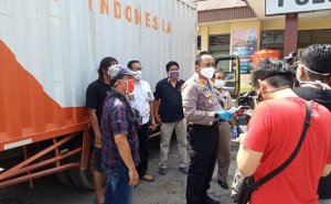 Mobil Berlogo Pos Indonesia Muat Daging Celeng dari Jambi ke Bekasi