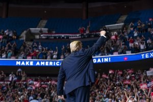 Usai Ikut Kampanye Donald Trump, Enam Staf Positif Covid-19