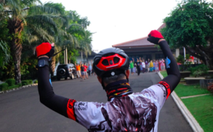Ganjar Pranowo Sapa Penyintas Covid-19 yang Diisolasi, Ini Gayanya
