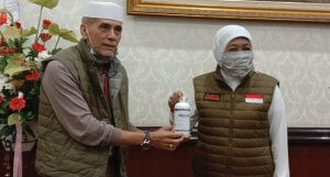 Habib Hasan Mulachela Bagi-bagi Probiotik Pro EM 1 untuk Lawan Virus Corona