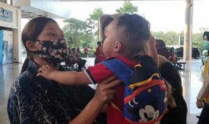 Mengharukan! Berpisah di Hong Kong, Ibu dan Anak Akhirnya Bertemu di Surabaya