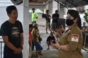 Temui Relawan Kemanusian Tana Toraja di Masamba, Eva Stevany Rataba: Jangan Lupa Keselamatan Diri