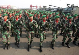 Sebut Jokowi Terus Menerus Manjakan TNI, Hendardi: Kemunduran Paling Serius