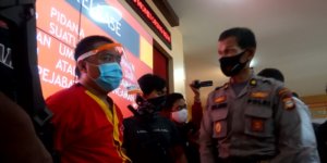 Tidak Ada Urusan, Bandar Judi Sabung Ayam Tetap Ditahan Meski Anak Legislator
