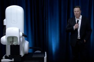 Elon Musk Luncurkan Prototipe Perangkat “Implan Otak”