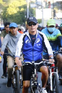 Rudal dan Ketua DPRD Makassar, Gowes Bantu Korban Kebakaran di Kawasan Pannampu