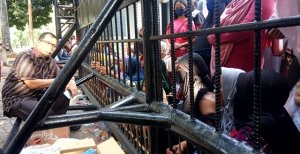 “Oppoki!” Teriak Nelayan ke Mantan Pj Wali Kota saat Demo Menuntut Pencabutan Izin Tambang