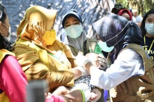 Seluruh Bayi dan Balita di Tenda Pengungsian Diberi Vitamin A