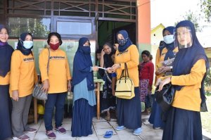 Dharma Wanita Persatuan Inspektorat Luwu Utara Bakti Sosial di Wilayah Terdampak Banjir Bandang