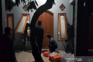 Satu Keluarga Tak Pernah Keluar Rumah Selama Tiga Hari, Tetangga Cium Bau Busuk