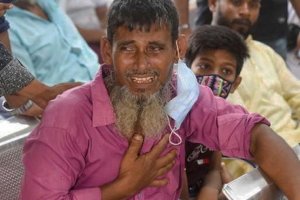Ledakan di Masjid, 21 Orang Tewas