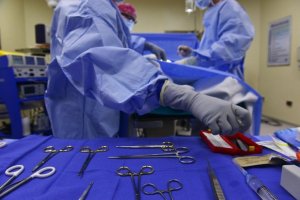 Ah Ngeri! Dokter Keluarkan Sikat Gigi dari Perut Pria