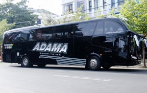 Bus Branding ADAMA Bawa Danny-Fatma ke Lokasi Pengundian Nomor Urut
