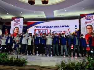 Erwin Aksa Kukuhkan Empat Komunitas Relawan Appi-Rahman Lintas Profesi