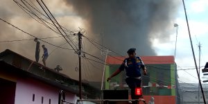 Terkena Hantaman Selang Saat Memadamkan Api, Begini Kondisi Petugas Damkar Makassar