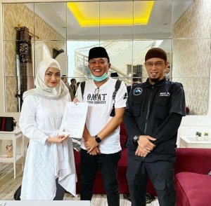 Nathalie Holscher Resmi Jadi Mualaf, Netizen Doakan Berjodoh dengan Sule