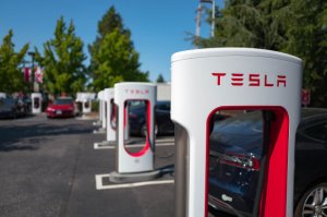 Tesla Bangun Jaringan Supercharger Listrik di Eropa