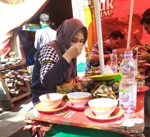 Dukung Kuliner Makassar, Ini yang Dilakukan Istri Deng Ical