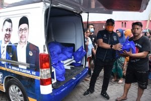 Aksi Kemanusiaan, Kubu Danny-Fatma Langsung Serahkan Bantuan ke Korban Kebakaran